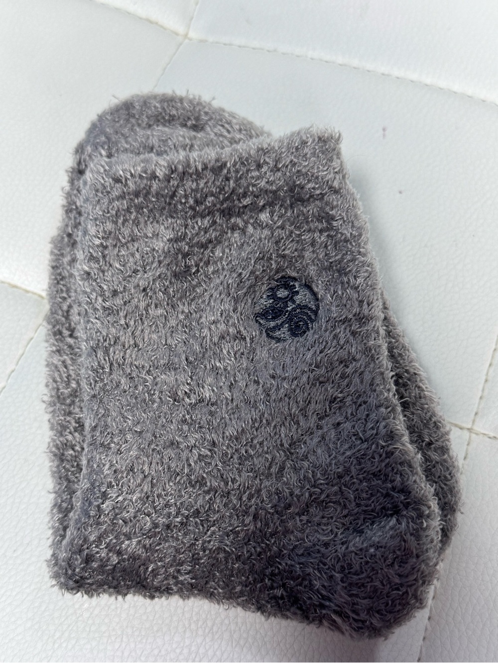Barefoot Dreams CozyChic
Gray Fuzzy Crew Socks with Logo Embroidery